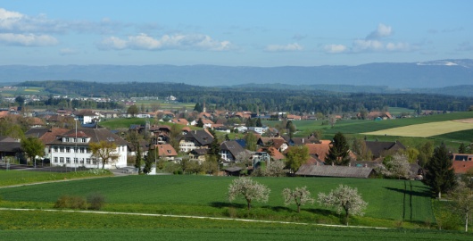 Hettiswil mit Schulhaus